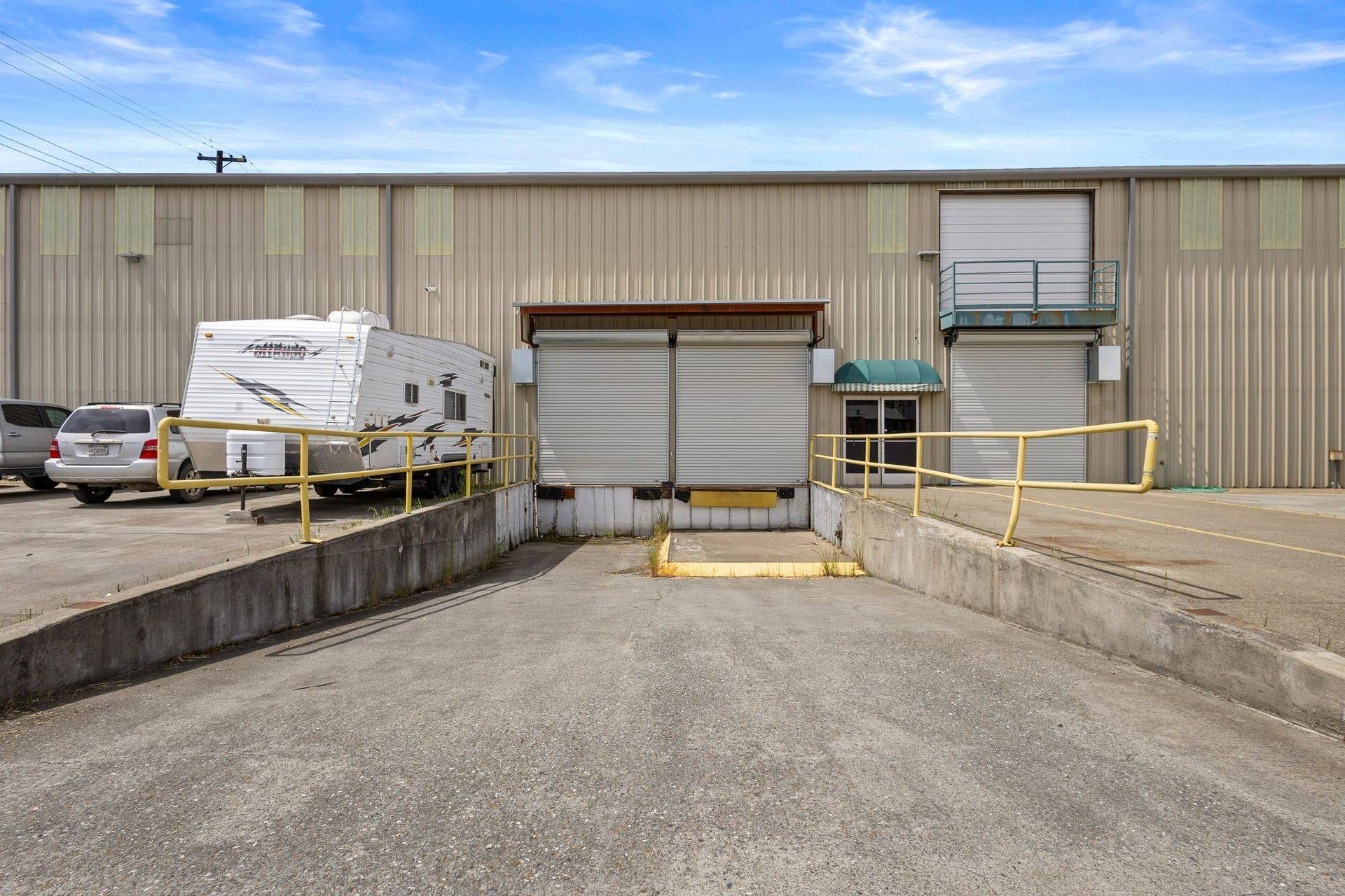 Loading dock ramp