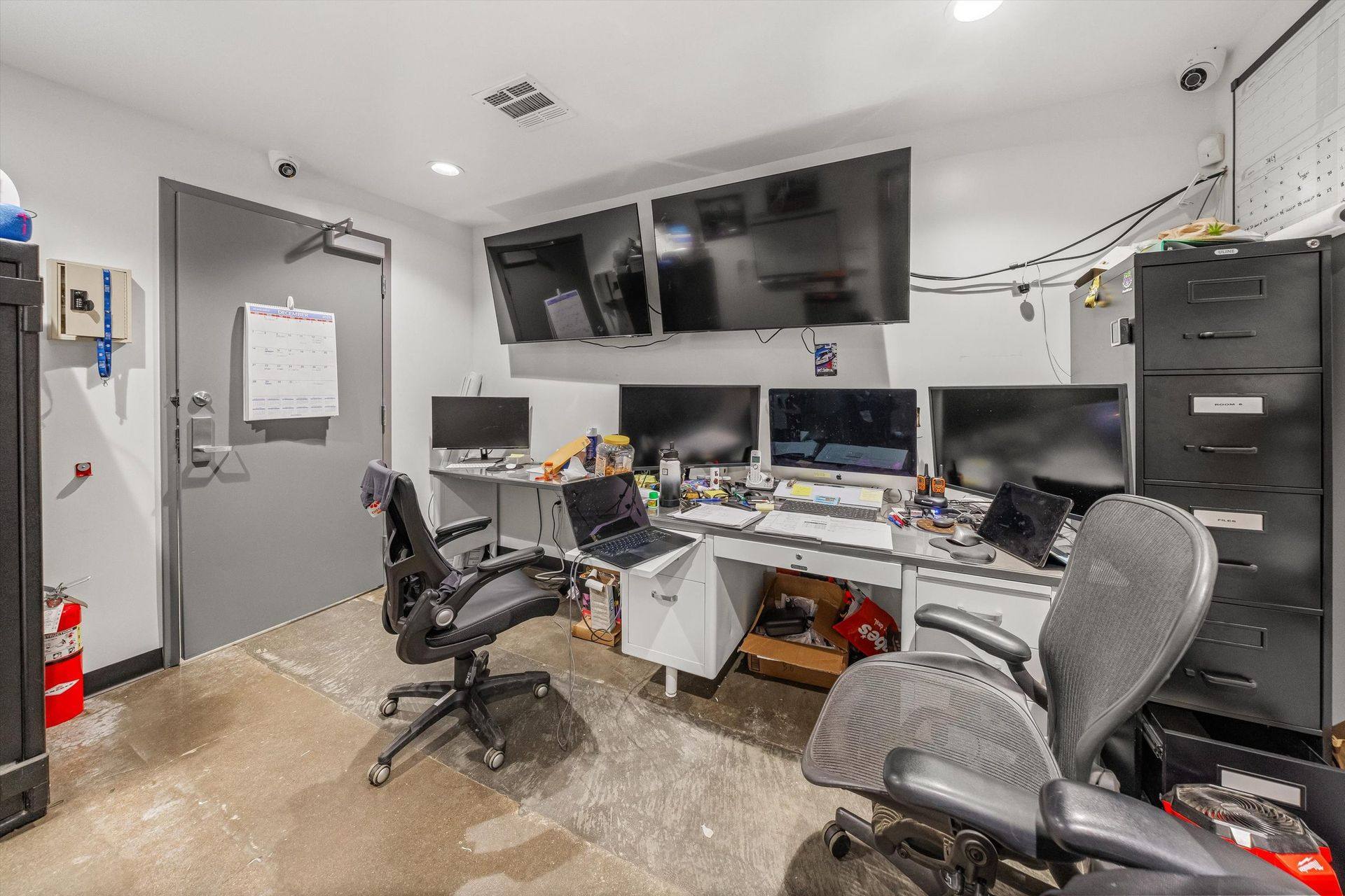Office and monitoring stations