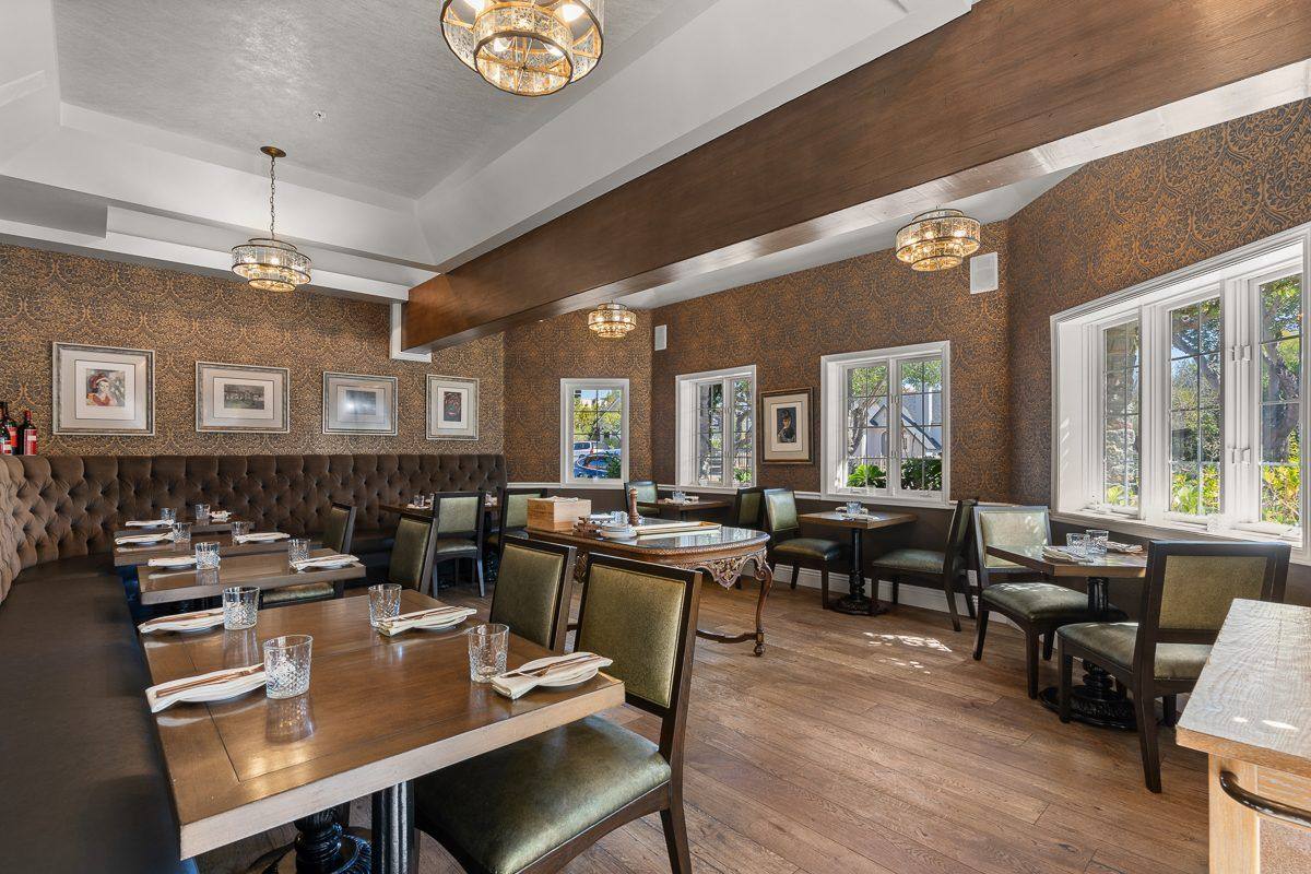 Dining room banquette