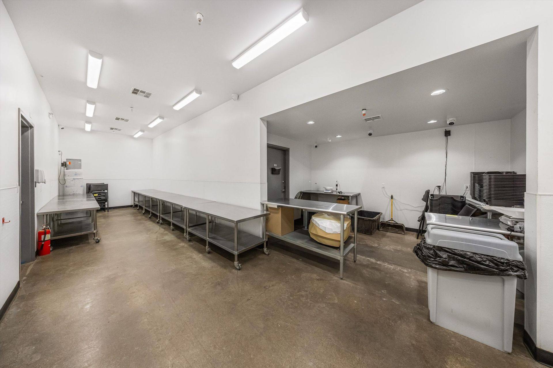 Processing area, stainless tables