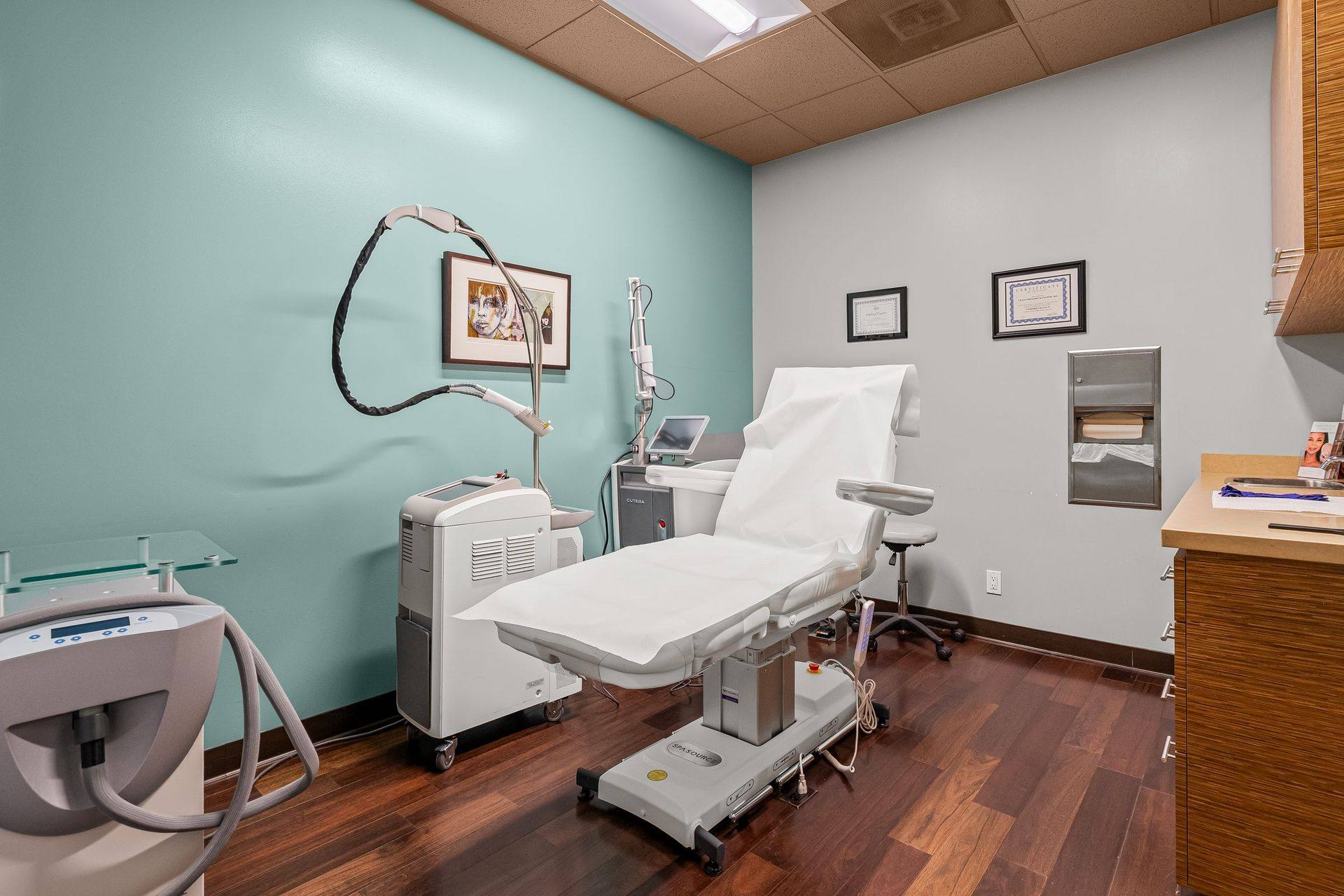 Laser treatment room